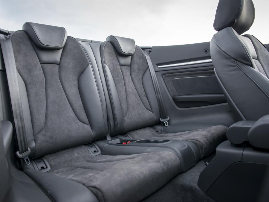 Интерьер Audi A3 Cabriolet 1.8 TFSI (8V) 2014 года  (UK) (фото 8 из 18)